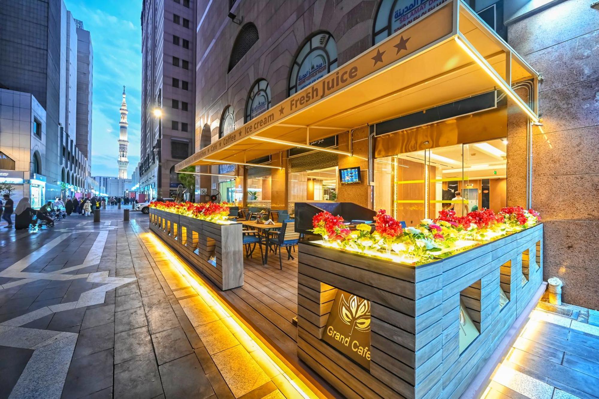 Grand Plaza Al Madinah — Tempat Makan